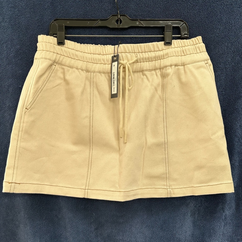 **NWT Steve Madden Beige Skort Large